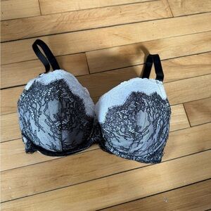 Victoria’s Secret Dream Angels lined Demi white and black lace bra